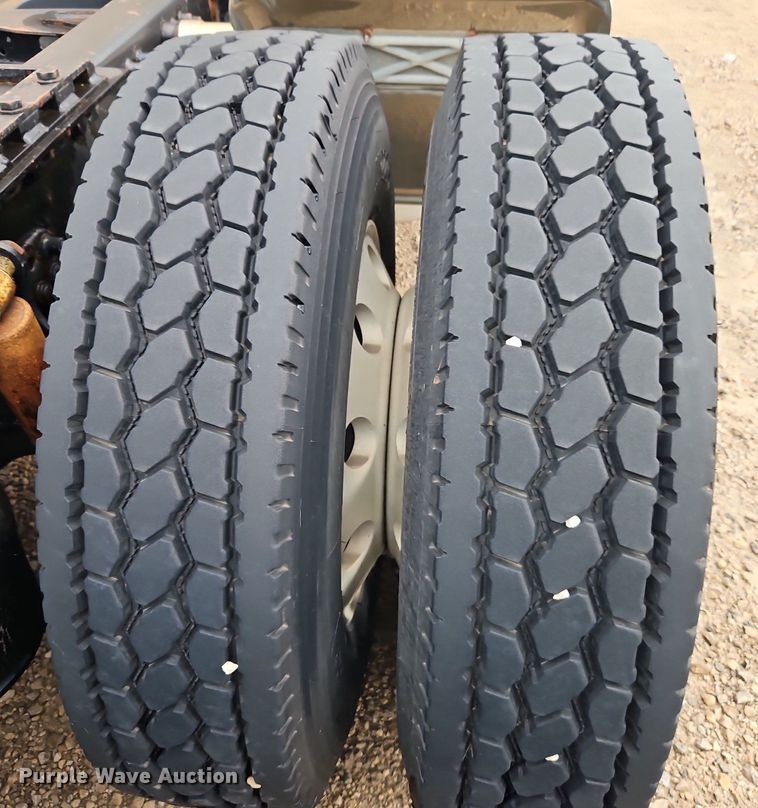 image for item DR8613 2003 Freightliner  Century semi truck