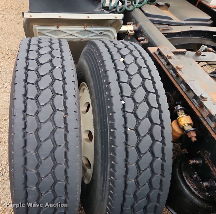 image for item DR8613 2003 Freightliner  Century semi truck