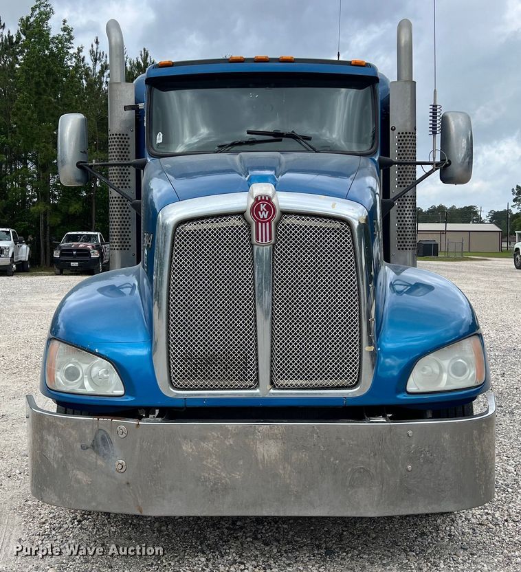 image for item DS3010 2013 Kenworth T660 semi truck