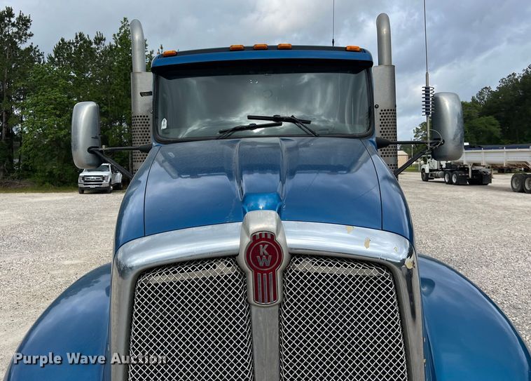 image for item DS3010 2013 Kenworth T660 semi truck