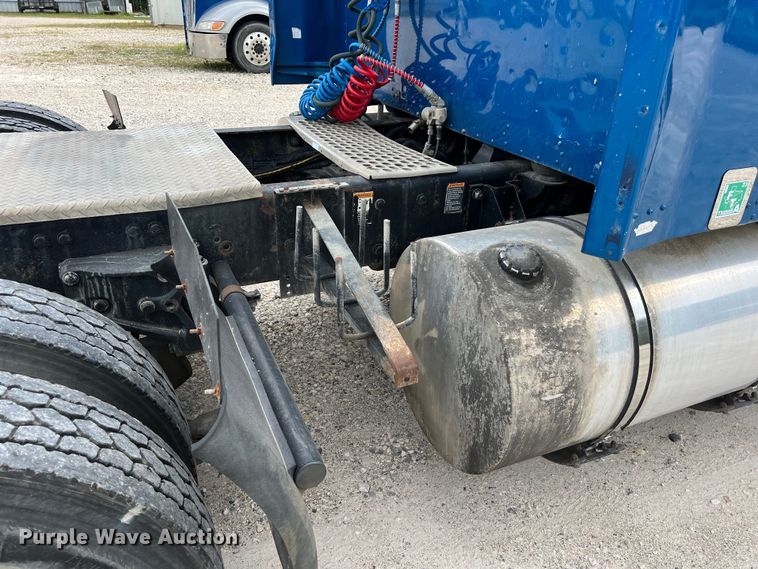 image for item DS3010 2013 Kenworth T660 semi truck