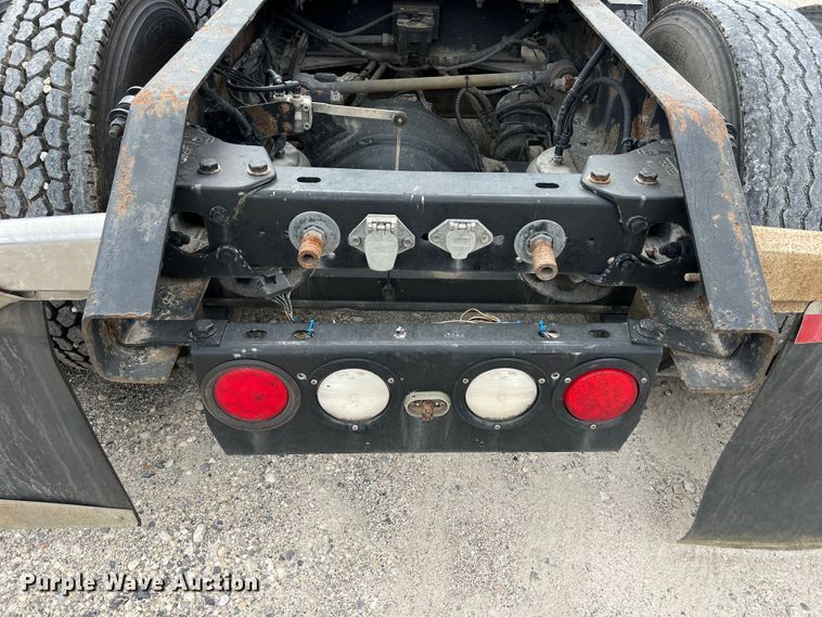 image for item DS3010 2013 Kenworth T660 semi truck