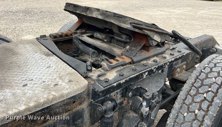 image for item DS3010 2013 Kenworth T660 semi truck