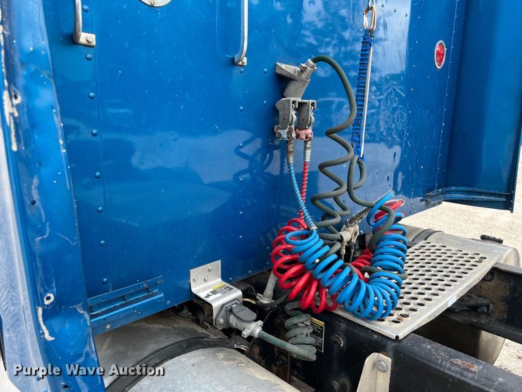 image for item DS3010 2013 Kenworth T660 semi truck