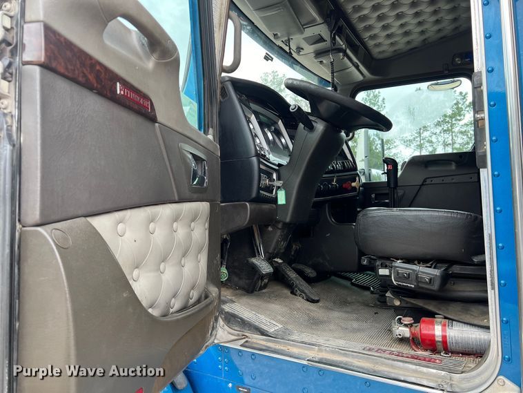 image for item DS3010 2013 Kenworth T660 semi truck