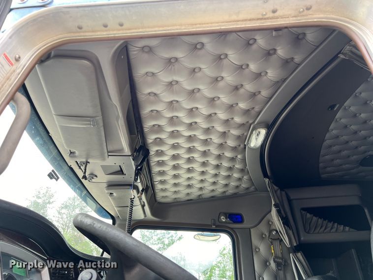 image for item DS3010 2013 Kenworth T660 semi truck