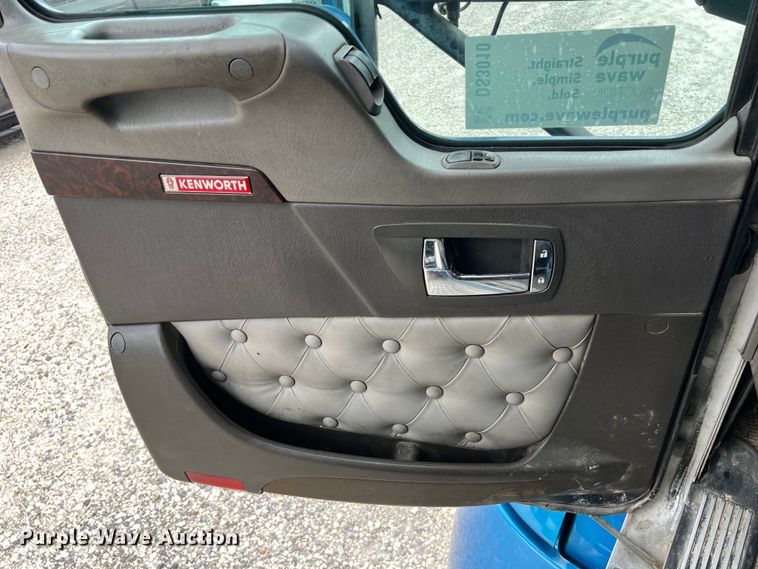 image for item DS3010 2013 Kenworth T660 semi truck