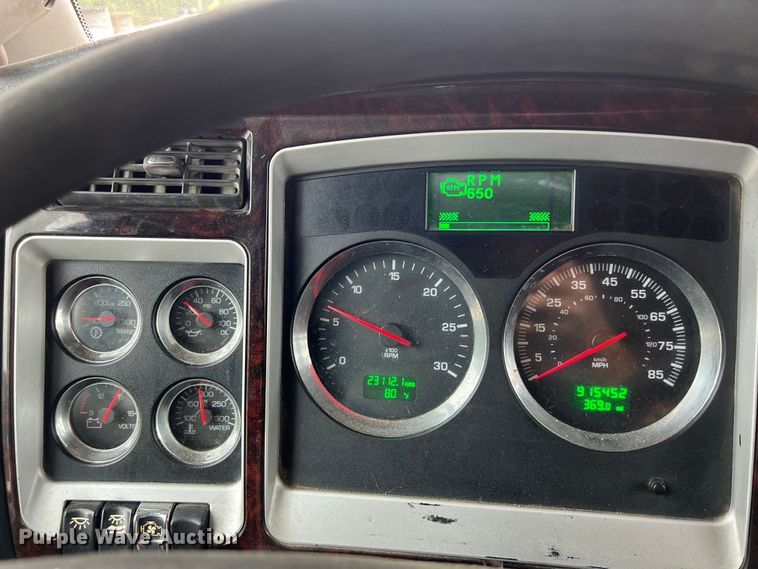 image for item DS3010 2013 Kenworth T660 semi truck