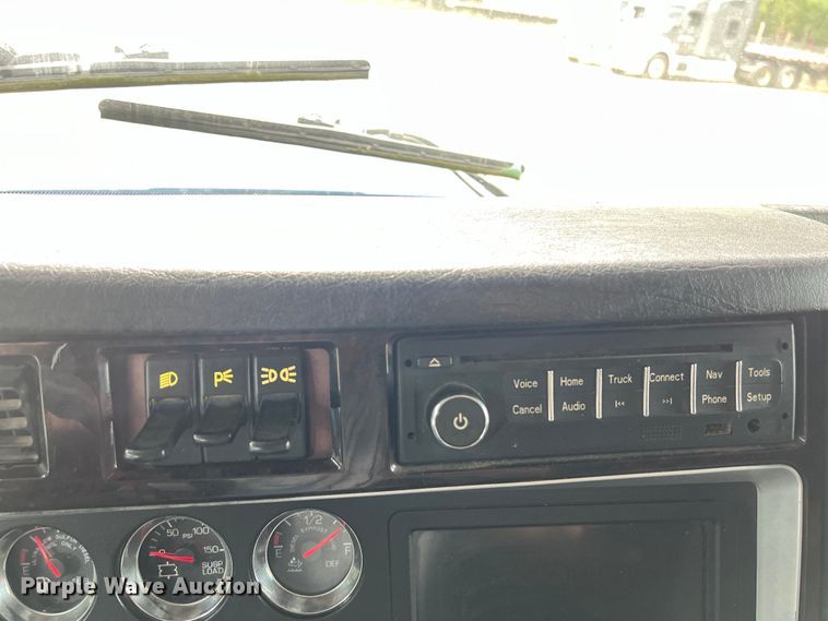 image for item DS3010 2013 Kenworth T660 semi truck