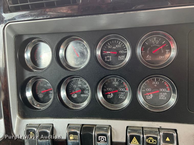 image for item DS3010 2013 Kenworth T660 semi truck