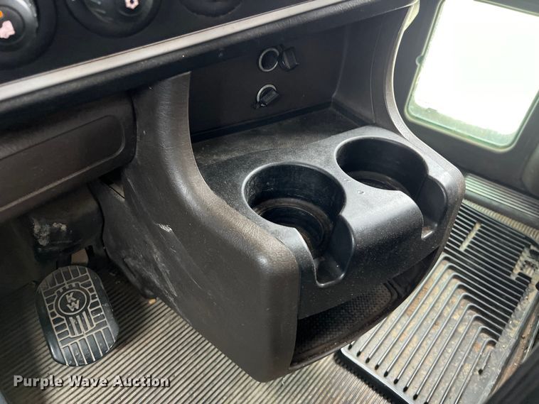 image for item DS3010 2013 Kenworth T660 semi truck