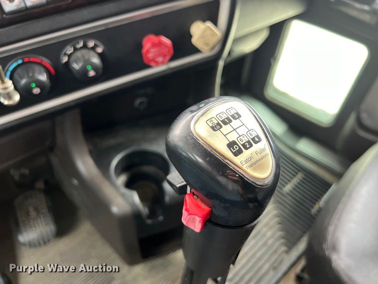 image for item DS3010 2013 Kenworth T660 semi truck