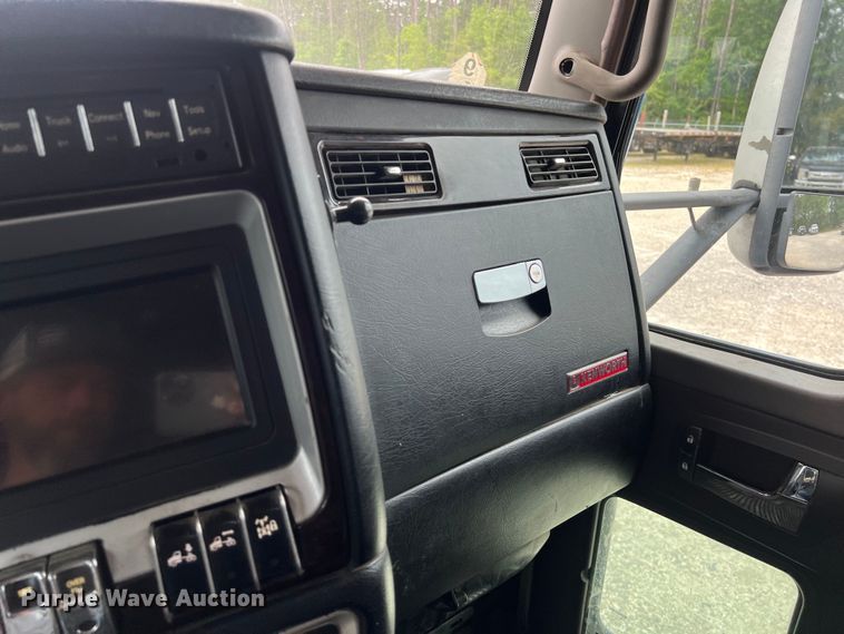 image for item DS3010 2013 Kenworth T660 semi truck