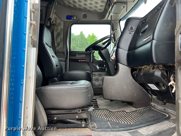 image for item DS3010 2013 Kenworth T660 semi truck