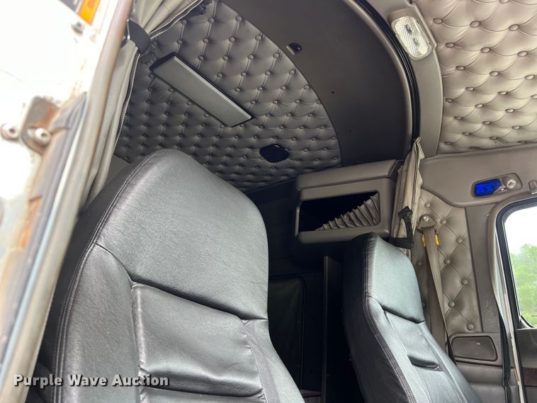 image for item DS3010 2013 Kenworth T660 semi truck