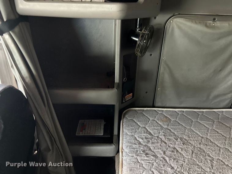 image for item DS3010 2013 Kenworth T660 semi truck