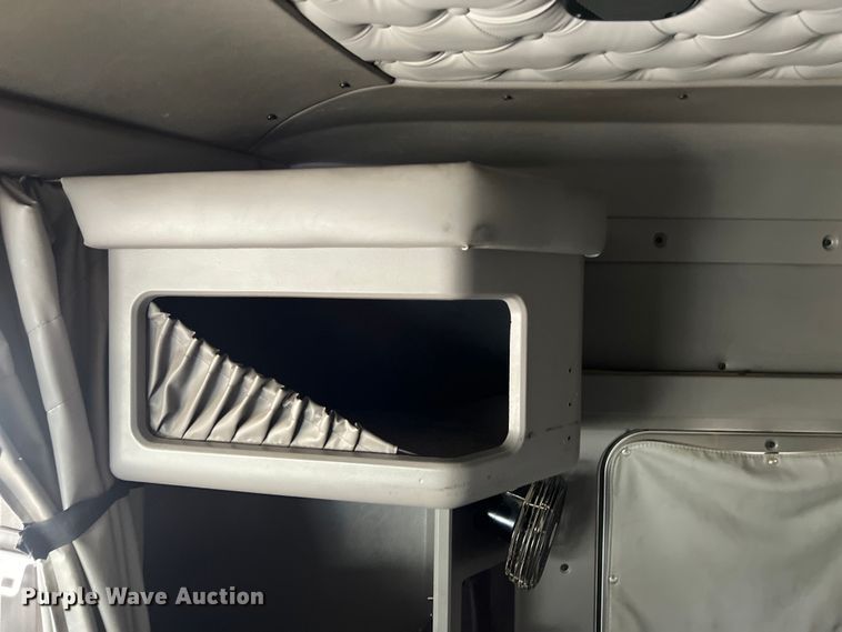 image for item DS3010 2013 Kenworth T660 semi truck