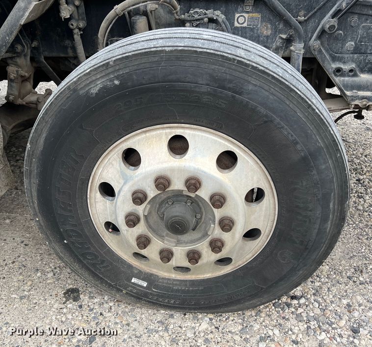 image for item DS3010 2013 Kenworth T660 semi truck