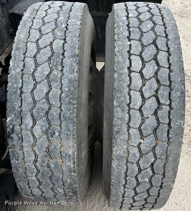 image for item DS3010 2013 Kenworth T660 semi truck