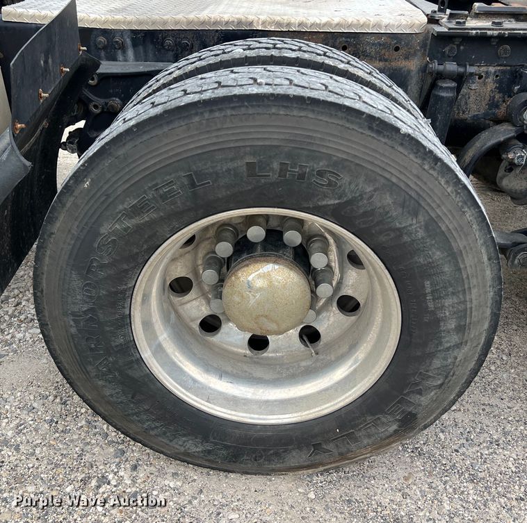 image for item DS3010 2013 Kenworth T660 semi truck