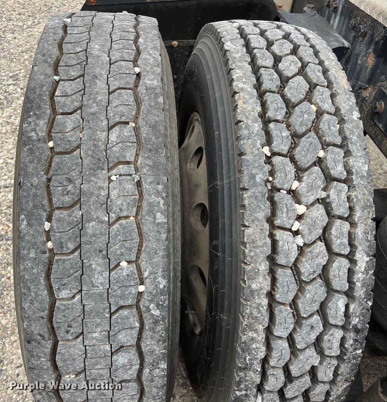 image for item DS3010 2013 Kenworth T660 semi truck