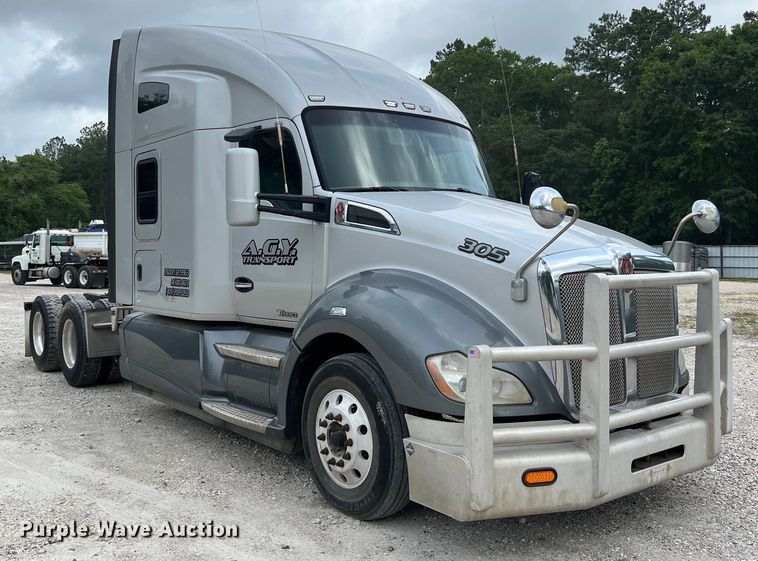 image for item DS3011 2014 Kenworth T680 semi truck