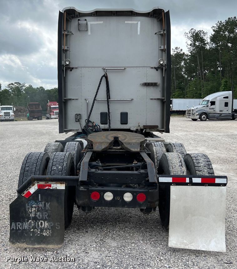 image for item DS3011 2014 Kenworth T680 semi truck