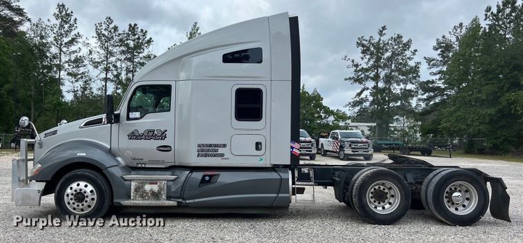 image for item DS3011 2014 Kenworth T680 semi truck