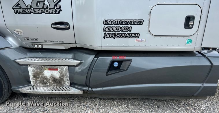 image for item DS3011 2014 Kenworth T680 semi truck