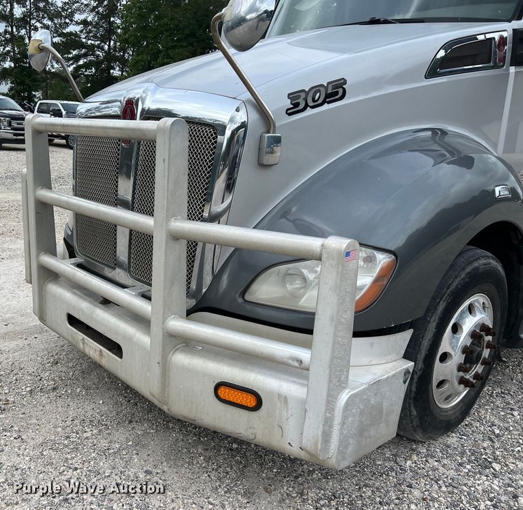 image for item DS3011 2014 Kenworth T680 semi truck