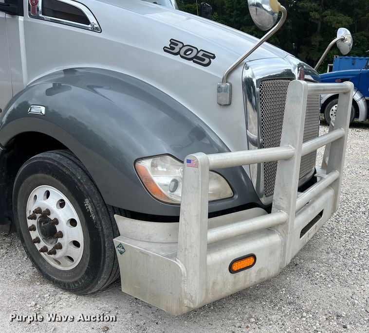image for item DS3011 2014 Kenworth T680 semi truck