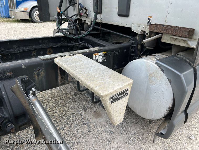 image for item DS3011 2014 Kenworth T680 semi truck