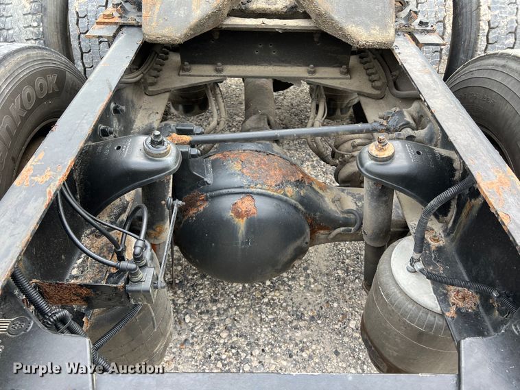 image for item DS3011 2014 Kenworth T680 semi truck