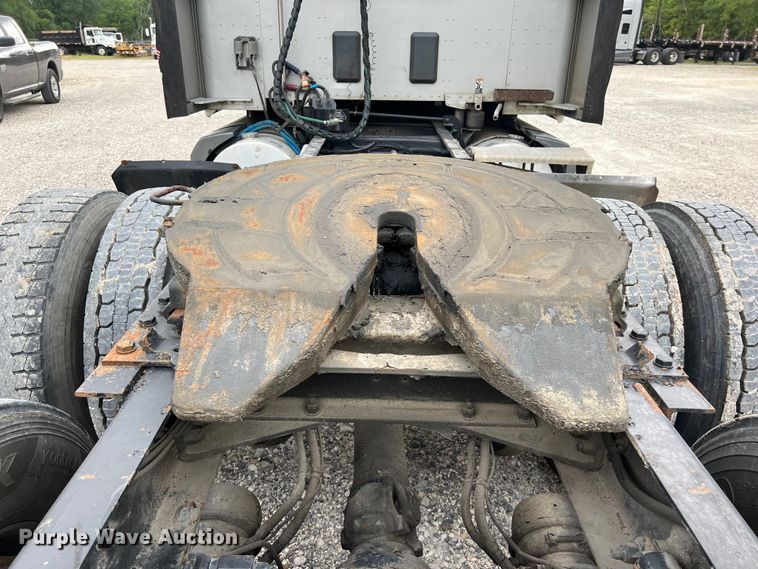 image for item DS3011 2014 Kenworth T680 semi truck