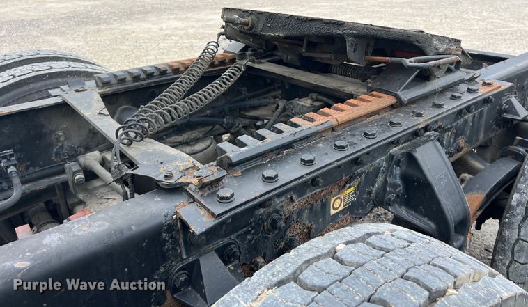 image for item DS3011 2014 Kenworth T680 semi truck