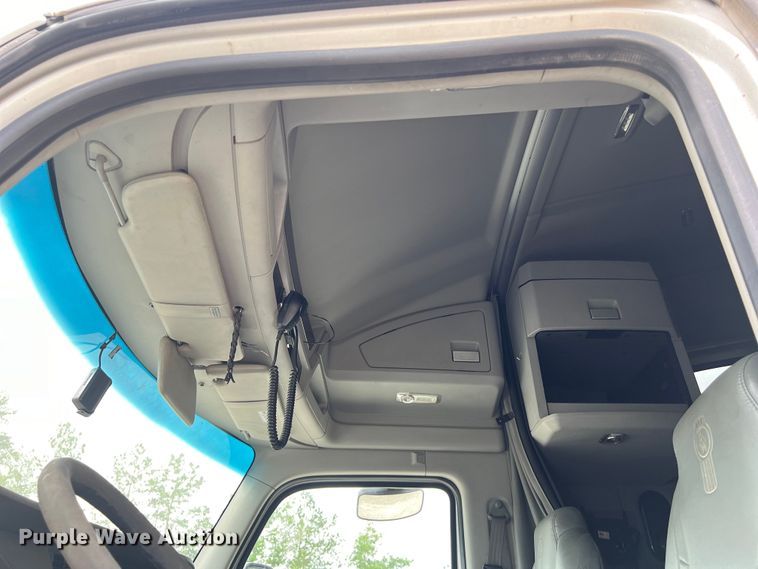 image for item DS3011 2014 Kenworth T680 semi truck