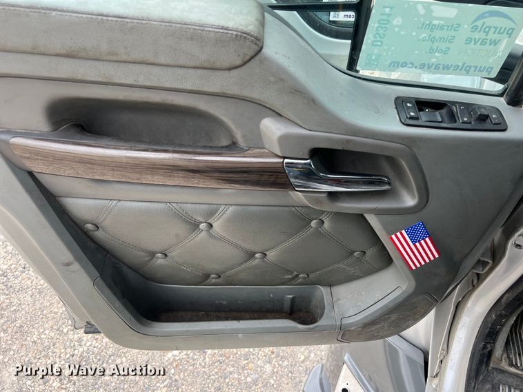 image for item DS3011 2014 Kenworth T680 semi truck