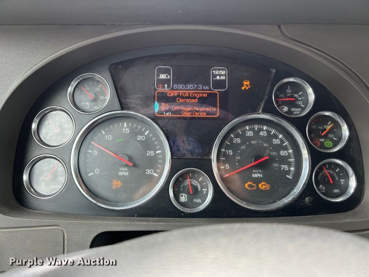 image for item DS3011 2014 Kenworth T680 semi truck