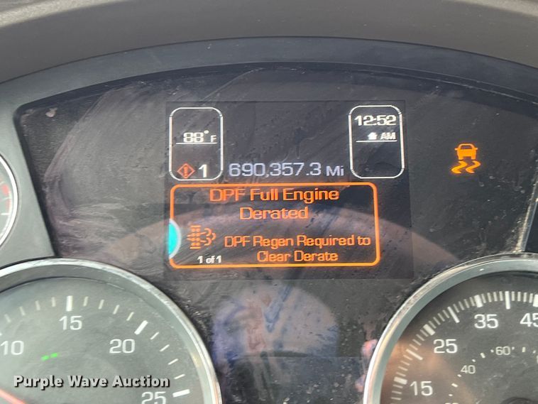 image for item DS3011 2014 Kenworth T680 semi truck