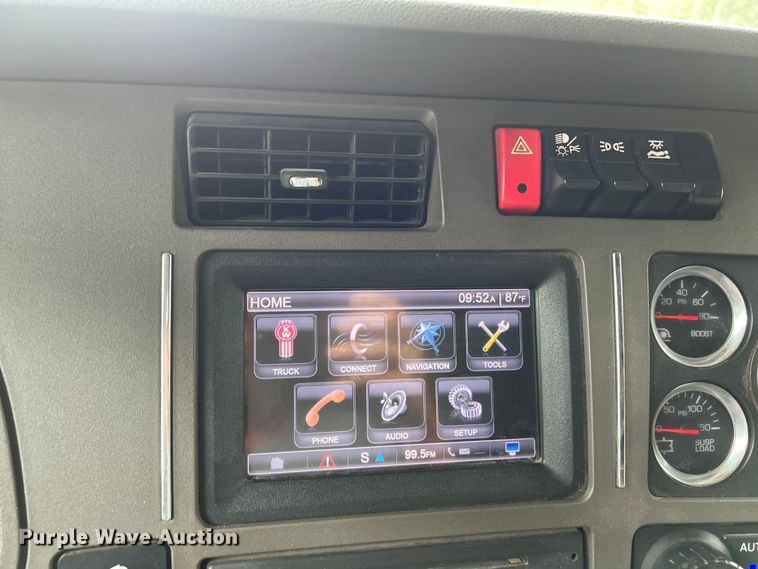 image for item DS3011 2014 Kenworth T680 semi truck