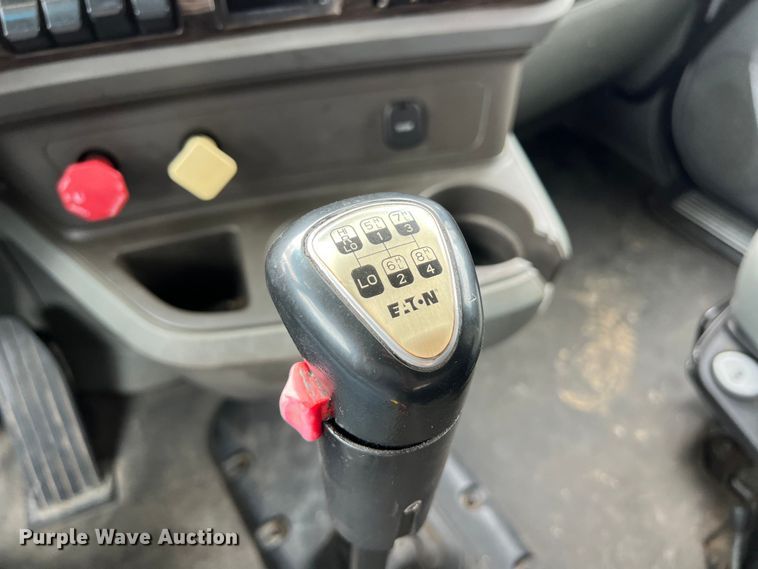 image for item DS3011 2014 Kenworth T680 semi truck