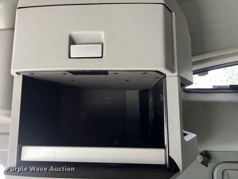 image for item DS3011 2014 Kenworth T680 semi truck