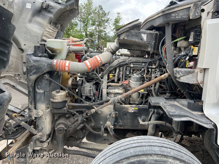 image for item DS3011 2014 Kenworth T680 semi truck