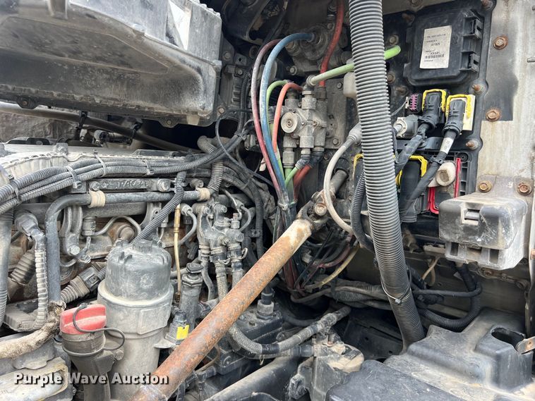 image for item DS3011 2014 Kenworth T680 semi truck