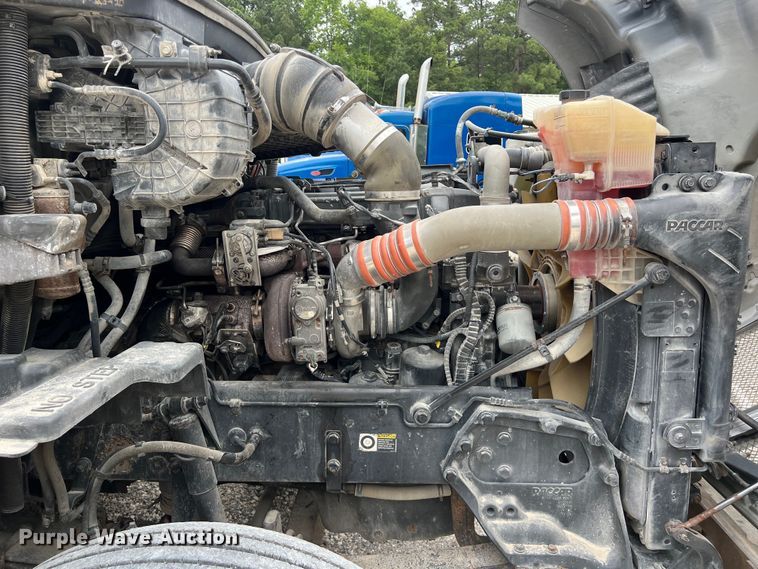 image for item DS3011 2014 Kenworth T680 semi truck