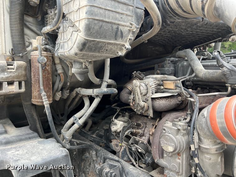 image for item DS3011 2014 Kenworth T680 semi truck