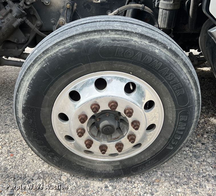 image for item DS3011 2014 Kenworth T680 semi truck