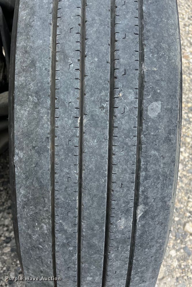 image for item DS3011 2014 Kenworth T680 semi truck