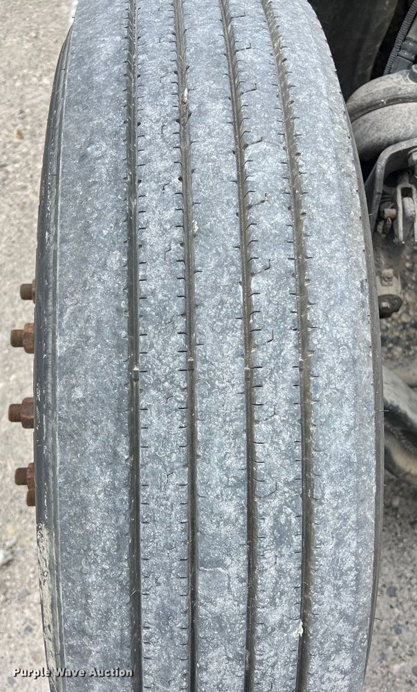 image for item DS3011 2014 Kenworth T680 semi truck