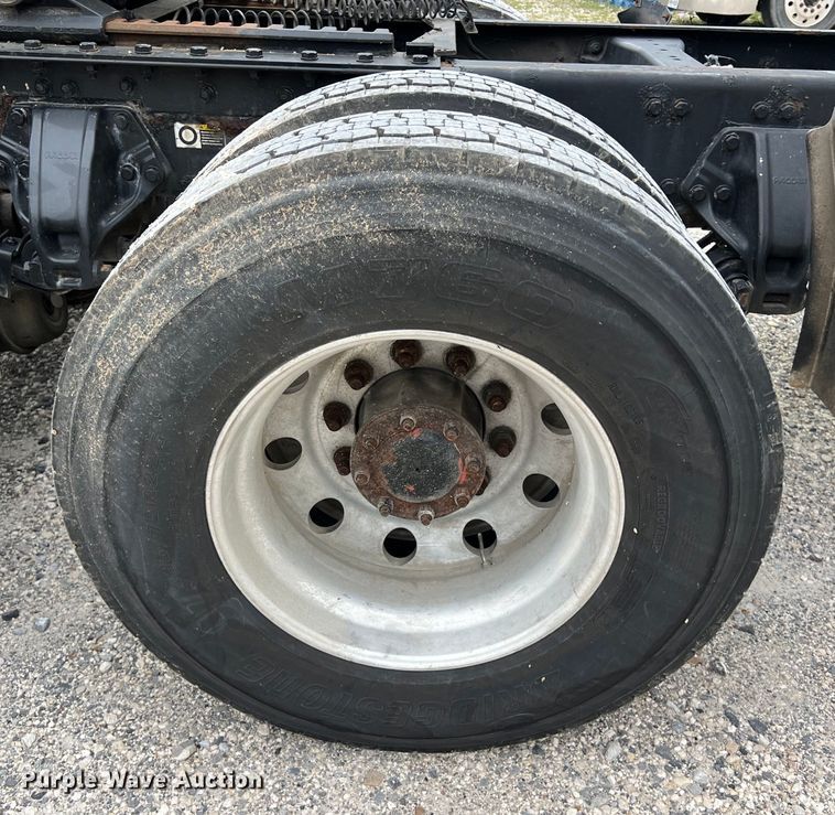 image for item DS3011 2014 Kenworth T680 semi truck